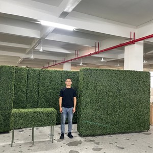 Panneau de feuillage vert en plastique anti-UV, mur végétal artificiel, clôture d'intimité, haie de buis avec <span class=keywords><strong>jardinière</strong></span> noire - Product Image 6