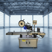 Machine d'étiquetage automatique de surface plane pour cartes, cartons, sacs, pochettes et boîtes, idéale pour l'emballage des produits alimentaires et cosmétiques dans la chaîne d'approvisionnement