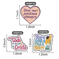 Lot de trois épingles en émail avec citations religieuses espagnoles, motifs cœur et fleur, broches à slogan religieux pour veste, sac à dos, revers et accessoires