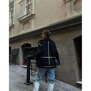 Abrigo de Nubuck y Lana Reversible con Cuello de Piel de Chinchilla, Gabardina Negra con Estampado Vintage, Tejido Impermeable de Mezclilla - Product Image 6