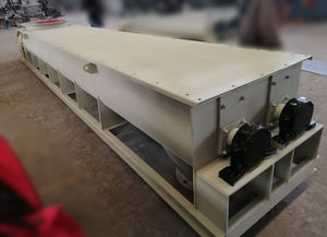 Masilla en polvo Agregar líquido Mushy 200 Kg Alimentación animal Mezclador de tornillo horizontal - Product Image 4