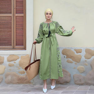 Vente en gros de nouvelles robes musulmanes à manches lanternes avec broderie lourde pour femmes - Product Image 1