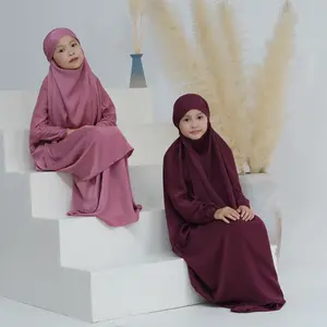 Harga pabrik gaun Muslim kualitas tinggi warna Abaya untuk anak perempuan hitam polos 2023 Abaya