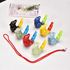 Silbato de cerámica esmaltada de colores brillantes con cordón trenzado, silbato con sonido de pájaro que se activa con agua para fiestas infantiles - Product Image 2
