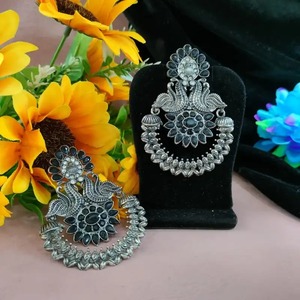 Oeuvre miniature à la mode oxydée d'art unique véritable accessoire hors concours boucles d'oreilles pour femmes indiennes à la mode Design audacieux et coloré - Product Image 4