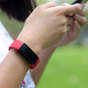 IP67 không thấm nước 3-trục gia tốc nrf52832 Bluetooth Vòng đeo tay rung đèn hiệu - Product Image 4