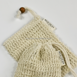 Sac en filet moussant en <span class=keywords><strong>coton</strong></span> et sisal, sac en maille premium, sac de lavage en sisal pour économiser le savon, sac de bain en <span class=keywords><strong>coton</strong></span> et sisal avec perle en bois - Product Image 5