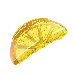 Pince à cheveux créative et mignonne en forme de fruits (citron, fraise) en acrylique, accessoires pour l'arrière de la tête, style coréen, vente en gros - Product Image 6