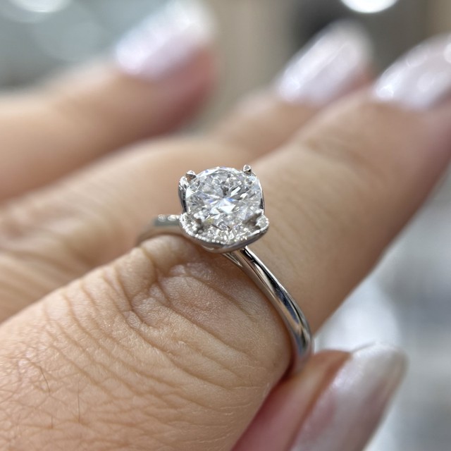 Classical 18k Gold IGI Certified Synthetic Diamond Wedding Engagement Ring for Women Lab Grown Diamond Rings