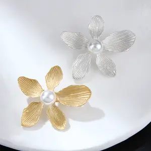 Garment Clothing Suit Accessories Flower Design Pearl Matte Gold Metal Brooches Pin Jewelry Brooch Flower