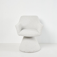 Fauteuil de salon moderne et élégant en tissu doux avec pieds en métal pour salon, chambre, appartement, hôtel