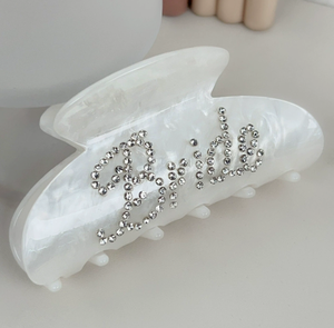 مشابك شعر أكريليك وردية سهلة التخصيص مع أحجار الراين وحروف فرنسية، مشابك فاخرة كبيرة الحجم للنساء - Product Image 3