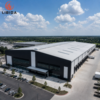 Entrepôt préfabriqué en structure métallique, grande portée, résistant au vent et à la neige, pour le stockage logistique de marchandises industrielles