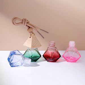 Difusor de Aroma de Lujo <span class=keywords><strong>para</strong></span> Coche, Botella de Vidrio Transparente Vacía de 8 ml, Colgante, Venta al por Mayor, con Tapa de Madera - Product Image 1