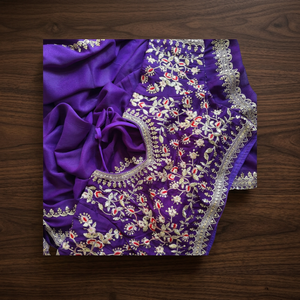 Precio Inmejorable para un Hermoso Sari Tradicional de Georgette Morado con Blusa Elegante, Estilo Étnico Clásico para Fiestas, Bodas y Festivales - Product Image 3