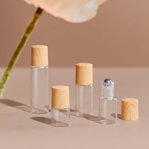 Rotolo di vetro portatile su bottiglia ricaricabile per olio essenziale con rullo inossidabile e fiala di profumo con coperchio in bambù - Product Image 6