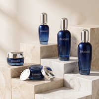 Bouteilles de crème pour le visage en verre bleu foncé, flacons pompe à lotion avec bouchon argenté, pour emballages cosmétiques et soins de la peau, directement de l'usine.