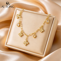 Kalung Liontin Tetesan Air Mutiara Bunga Baja Anti Karat Berlapis Emas 18K Tahan Air untuk Wanita Perhiasan Grosir OEM ODM