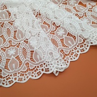 Accessoires de robe découpés au Laser de tissu de dentelle creuse de broderie de coton blanc avec le tissu élégant de dentelle de coupe de Laser de rideau de fleur
