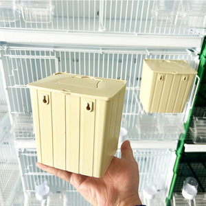 Nichoir pour oiseaux externe et interne en plastique écologique avec fermeture à bouton - Product Image 1