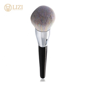 <span class=keywords><strong>Pinceau</strong></span> à poudre Tube en aluminium argenté <span class=keywords><strong>Pinceau</strong></span> <span class=keywords><strong>de</strong></span> <span class=keywords><strong>fond</strong></span> <span class=keywords><strong>de</strong></span> <span class=keywords><strong>teint</strong></span> léger pour <span class=keywords><strong>appliquer</strong></span> <span class=keywords><strong>de</strong></span> la poudre translucide Big Fluffy Brush Prix d'usine - Product Image 6