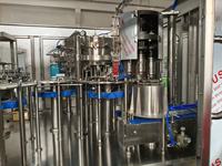Machine de remplissage d'eau en bouteille PET Brenu entièrement automatique 3 en 1, 200 ml-2000 ml, projet clé en main, ligne de production d'eau en bouteille