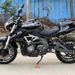 Moto da strada ad accelerazione rapida con quattro cilindri Benelli 600CC di seconda mano - Product Image 5