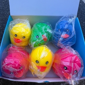 Jouets à presser populaires : Canards géants à remontée lente, remplis de farine - Product Image 1