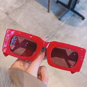 Lunettes de soleil rectangulaires tendance rétro 2022 pour hommes et femmes, avec rivets, couleurs bonbons, petites lunettes carrées - Product Image 6