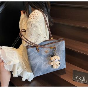 Sac fourre-tout en cuir PU uni pour femme Dman - Résistant à l'eau, grande capacité, fermeture à glissière, portable pour un usage quotidien et les voyages - Product Image 6