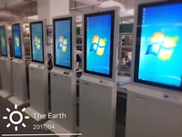 24 32 inç eğimli ekran numarası alma Kiosk hastane hasta randevu sorgulama makinesi