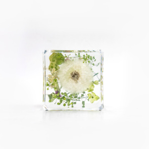 Factory <strong>Customized</strong> Artistic <strong>Resin</strong> Epoxy Crystal <strong>Clear</strong> Real Dandelion <strong>Paperweight</strong> Cubic Figurine Flower <strong>Paperweight</strong> - Product Image 4
