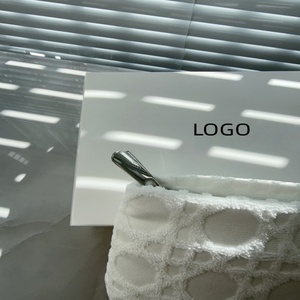 Sac de maquillage en tissu éponge léger, doux au toucher et à excellente absorption d'eau - Product Image 4