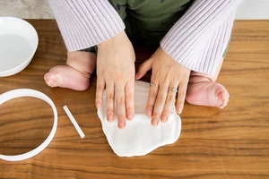 Kit de fabrication de souvenirs en argile pour empreintes de mains et de pieds de bébé - Product Image 3