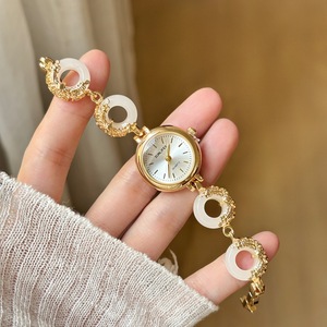Orientalische Retro Damen Quarzuhr, goldene Kette mit Jade Ring Charm, Mid-Century Modeuhr - Product Image 2