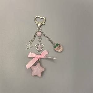 Porte-clés Kpop Girl Fruit Star en résine 3D rose, avec pendentif breloque tendance en forme de fraises, ruban et chaîne de perles - Product Image 1