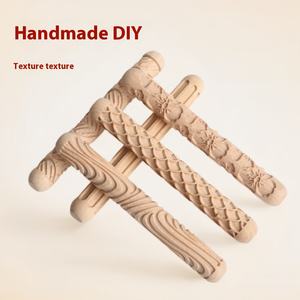 Bâton de gaufrage en bois de hêtre massif Outils en céramique Tête Texture bois Rouleau de boue pour les écoliers Planche à pâtisserie Rouleau à pâtisserie Motif - Product Image 3