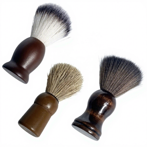 Brocha de Afeitar de Pelo de Zorro de Alta Calidad Hooper and Company con Punta Plateada, Mango de Madera, Profesional, Sostenible, para Barbería y Salón - Product Image 1