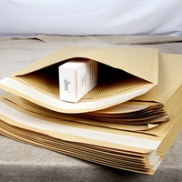Enveloppe postale rembourrée d'expédition de sac kraft ondulé personnalisé pour emballage de pochette à rabat de coussin de bougie et d'artisanat