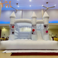 Château gonflable d'extérieur combiné avec toboggan, location de château gonflable de luxe blanc