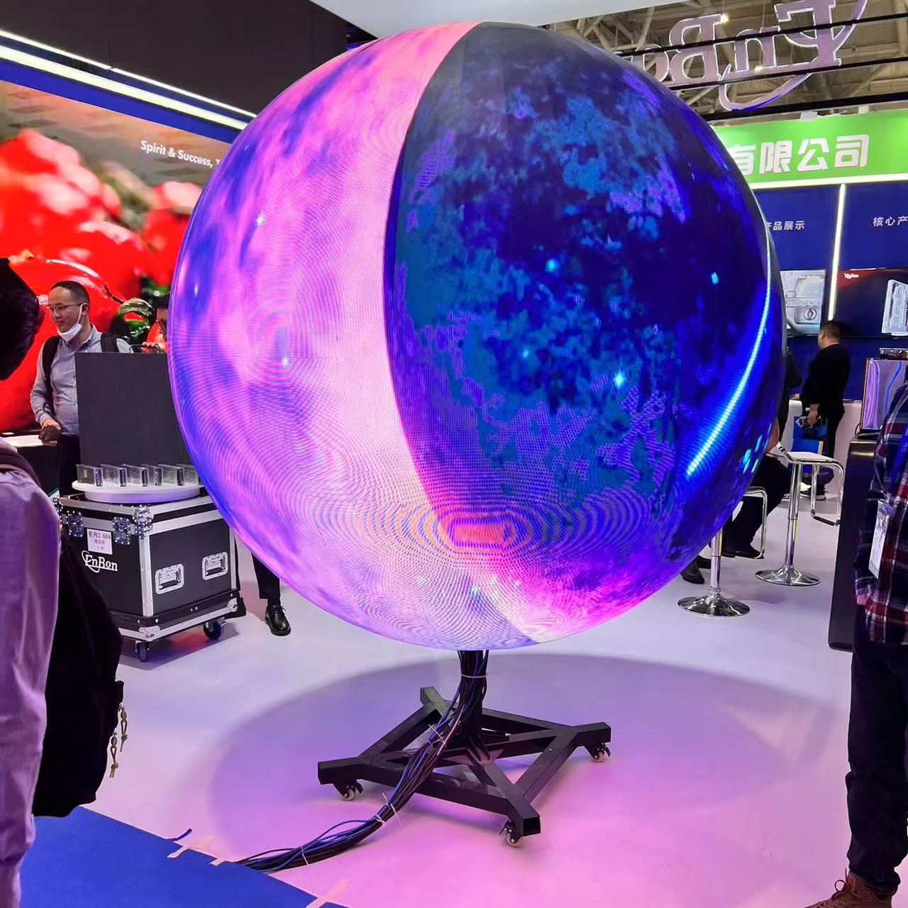 Lionled Professional Service P2.5 3840HZ High Refresh Rate High Resolution Spherical LED Display for Schools