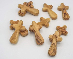 Crocifissi in Legno d'Ulivo della Terra Santa, Set da 3 Pezzi, 2,5 Pollici, Fatti a Mano, da Tasca - Regali Cristiani per Decorazioni Festive - Product Image 1