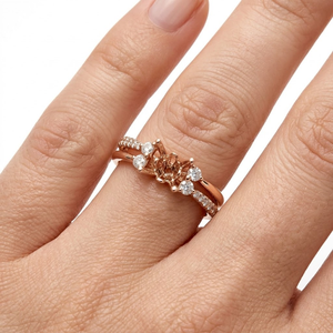 Bague de fiançailles de luxe en or rose 18 carats, monture semi-encadrée à quatre griffes, pavé, avec diamant rond et côtés étagés, cadeau de mariage - Product Image 4