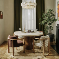 Ensemble de table à manger moderne FERLY en bois organique, plateau rond en travertin, base en bois de burl, fauteuils en bois rembourrés, meubles de luxe