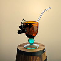 Gobelet en verre cristal de style occidental à pied haut avec forme irrégulière, design créatif à bulles bicolores, soufflé à la main, gobelet à jus