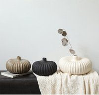 Vase en céramique de style Wabi-Sabi moderne et mini artisanat de fleurs Accessoires de maison de conception côtière pour ornements de style Ins