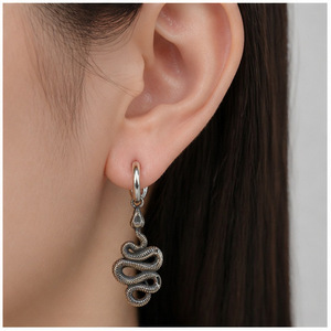 Pendientes Colgantes de Serpiente Entrelazada Retro Yunnique, Color Acero, Aleación de Zinc, Joyería Gótica para Mujer, Regalo, Pendientes de Moda - Product Image 4