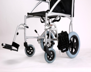 Conveniente para llevar marco resistente de aluminio ligero 1128 nueva silla de ruedas de transporte de aluminio - Product Image 4