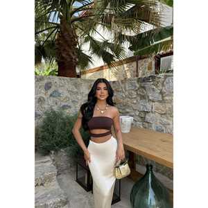 Body marron basique avec détail fenêtre, coupe ajustée décontractée, longueur au-dessus du genou, saison automne-été, manches courtes, décoration boutonnée - Product Image 5