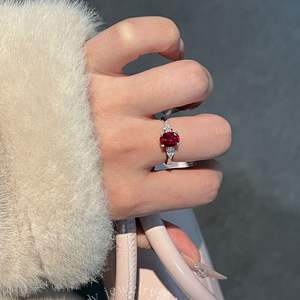 Bague en argent pur S925 avec trois pierres de diamant, ovale classique, rouge sang de pigeon, luxe, à porter tous les jours - Product Image 3